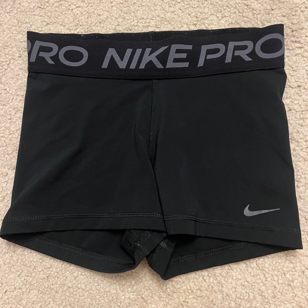 Nike pro shorts women’s size small black